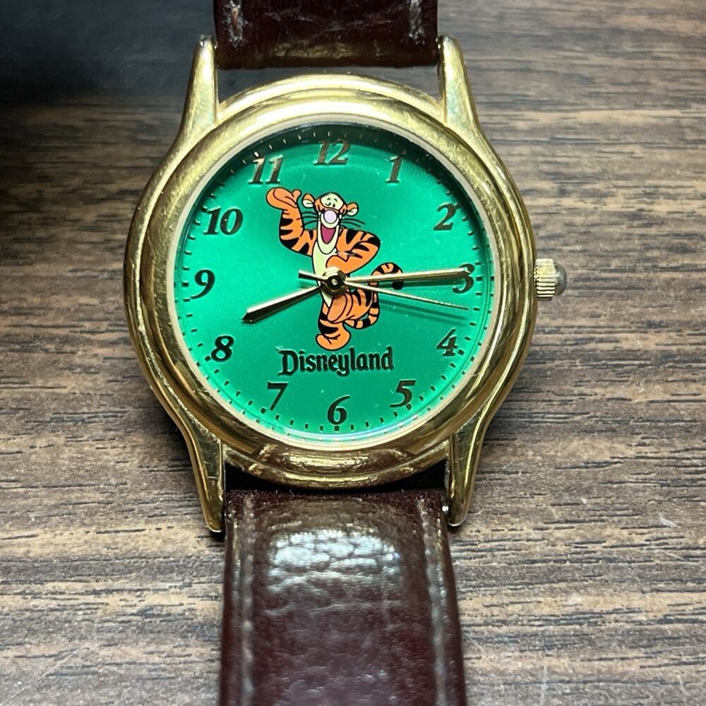 Vintage Gold Tone Tigger Brown Leather Watch Green Face 33mm Case New Battery